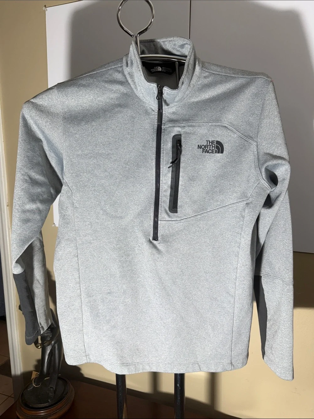 The North Face Light Gray Men’s Quarter-Zip Fleece Pullover
